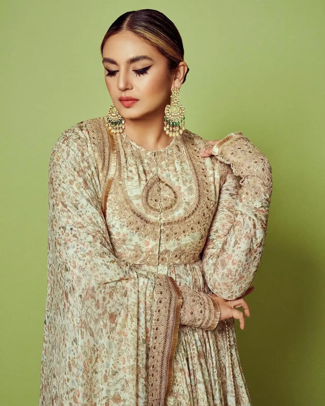 Bollywood Actress Huma Qureshi Beautiful Photoshoot Gallery